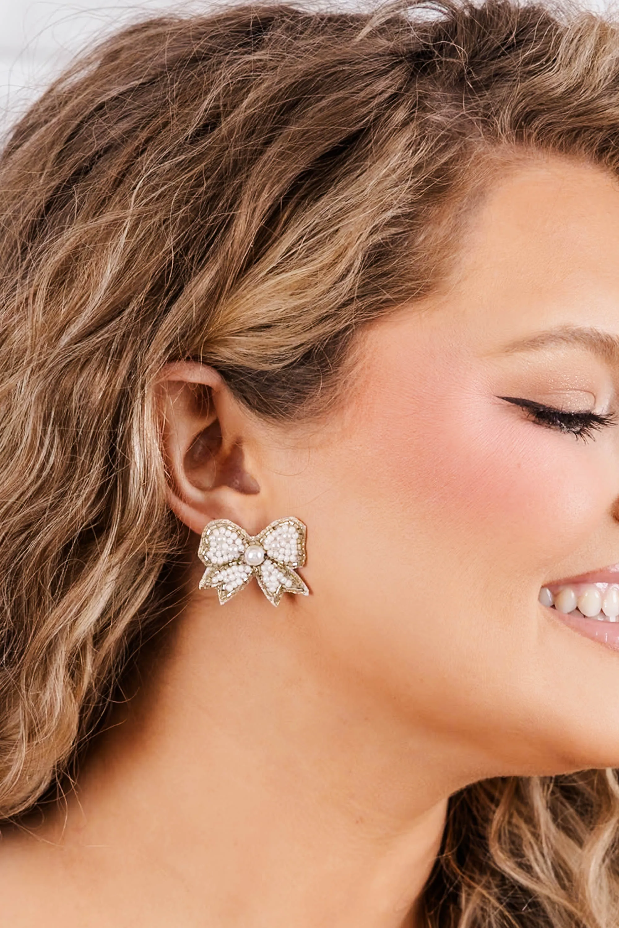 Bowdacious Pearl Earrings, Ivory