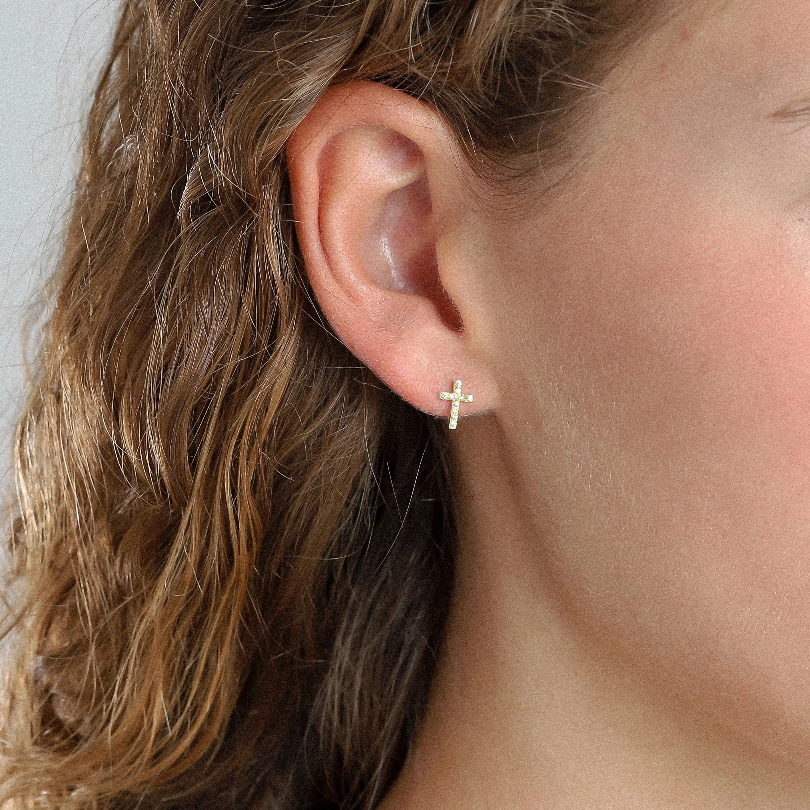 CLARA recycled crystal cross earrings gold-plated