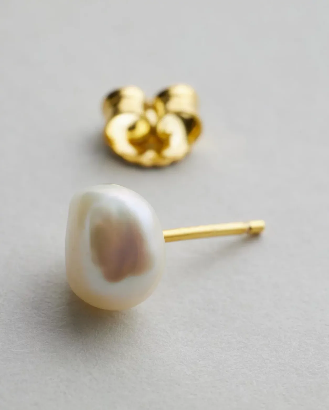 Mara Keshi Pearl Studs - Gold