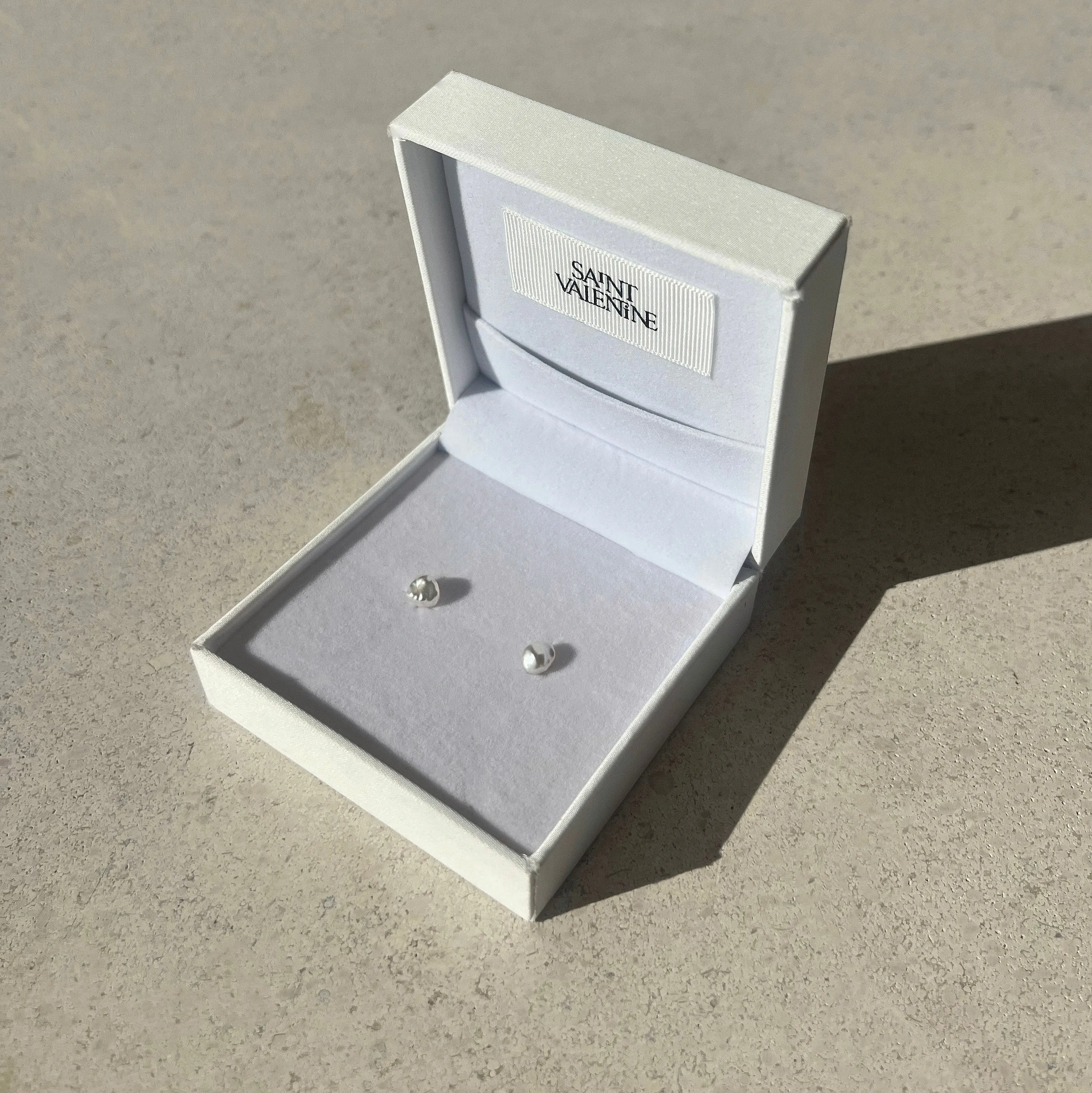 Mara Keshi Pearl Studs - Silver