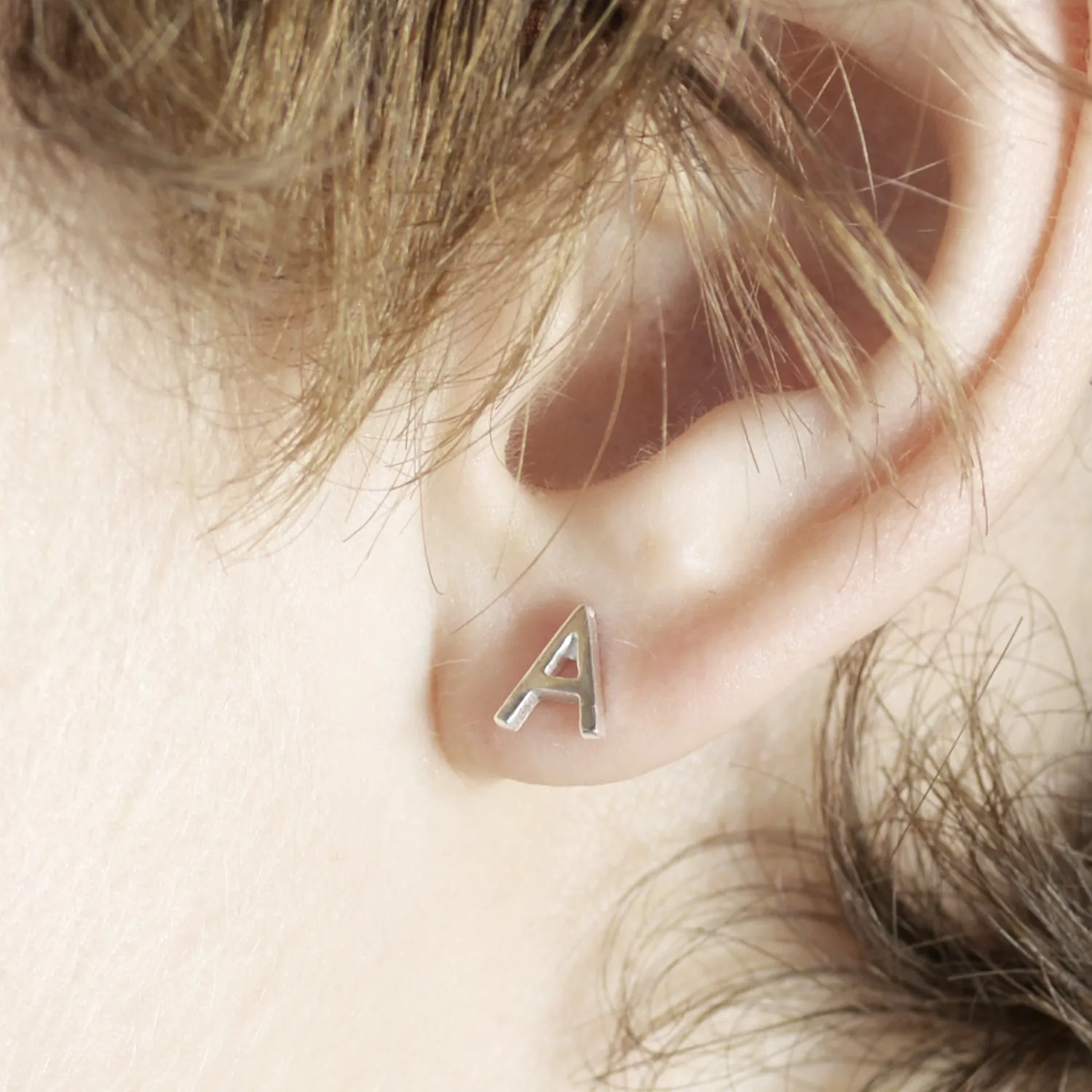 Minimal letter stud Earrings (single) - Silver