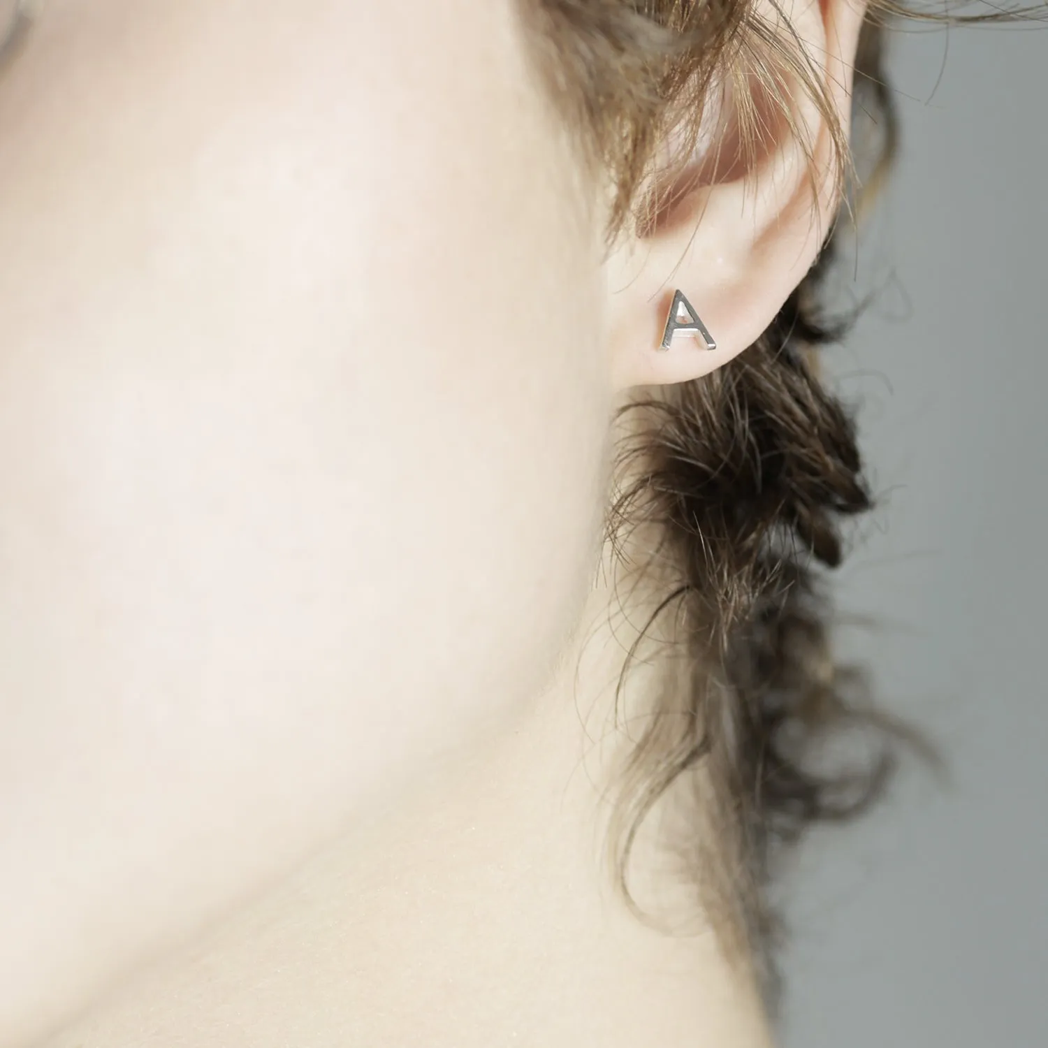 Minimal letter stud Earrings (single) - Silver