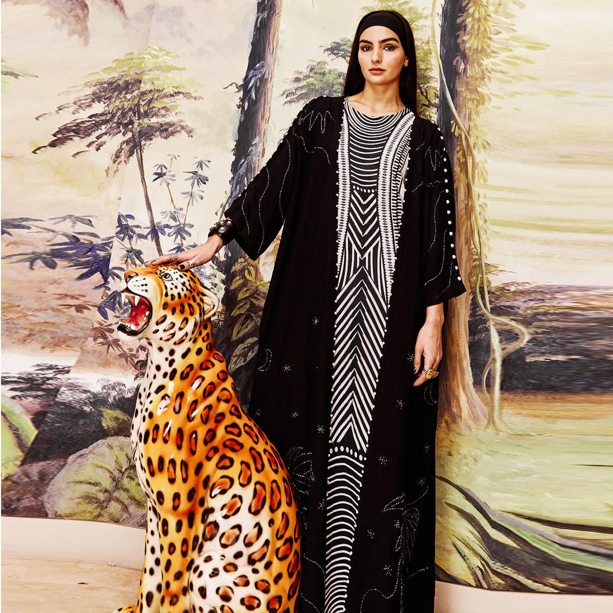 PEARL DROPS ON PALM BLACK ABAYA