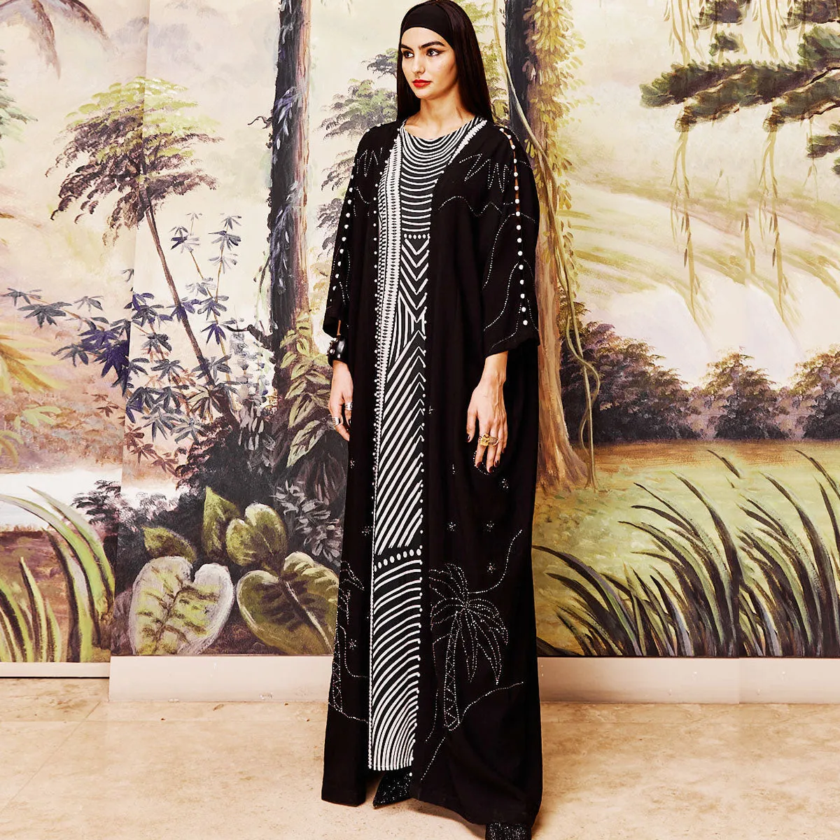 PEARL DROPS ON PALM BLACK ABAYA